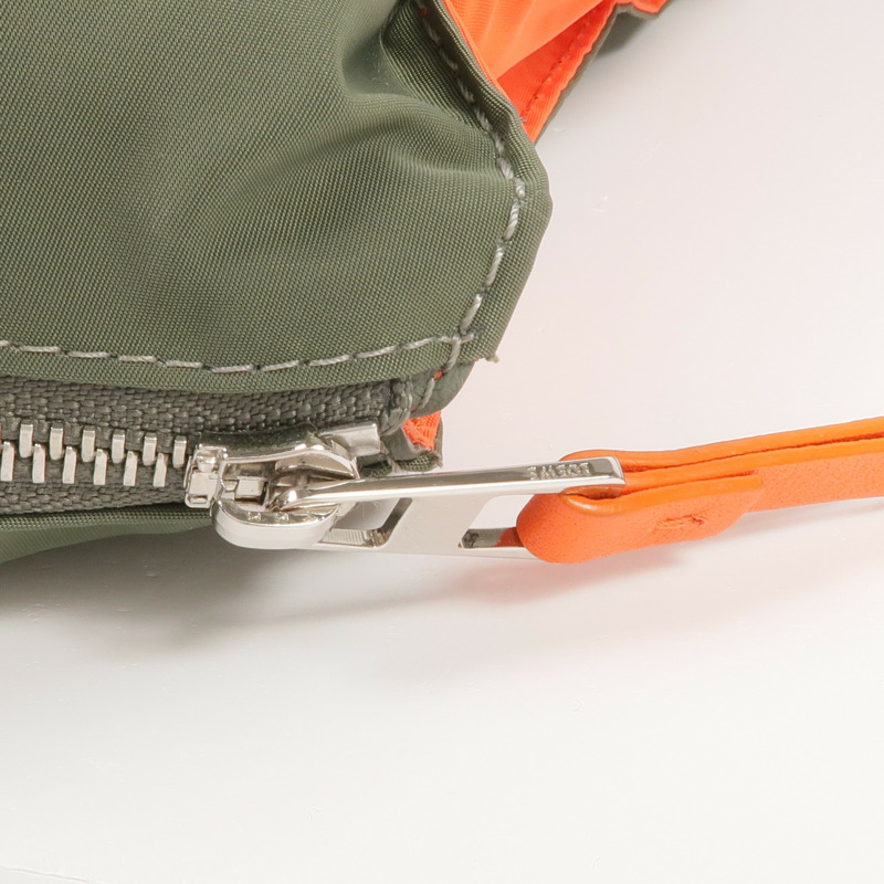 LOEWE 尼龍Hammock Reversible銀扣手挽肩背兩用袋-5