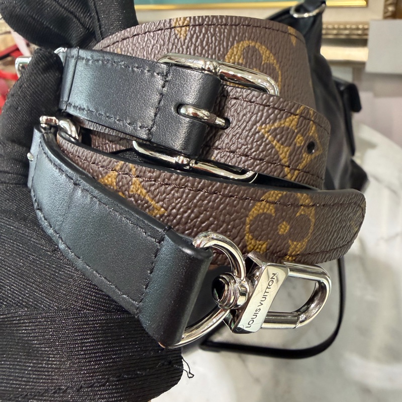 LV 黑羊皮CarryAll CargoVibe PM銀釦肩斜背包M24861-8