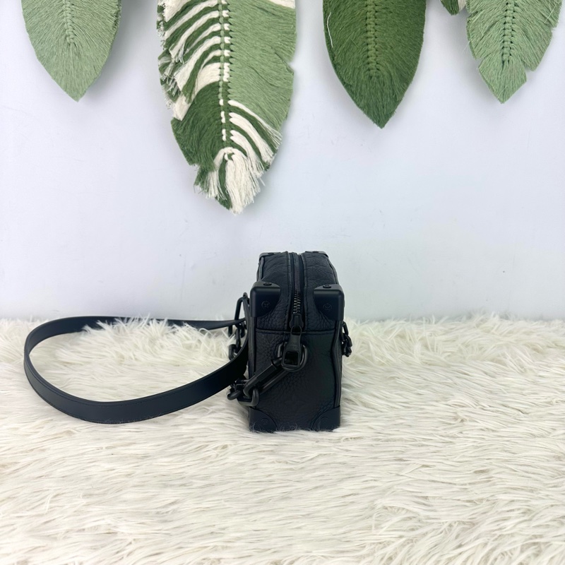 LV Mini Soft truck 黑色真皮壓紋 晶片款 單肩斜肩包-3