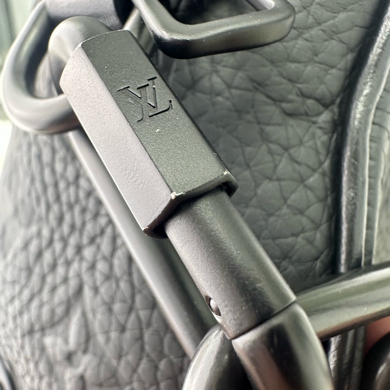 LV Mini Soft truck 黑色真皮壓紋 晶片款 單肩斜肩包-7