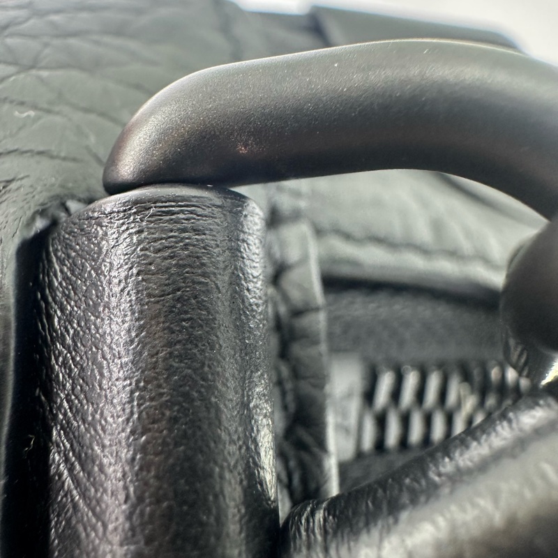 LV Mini Soft truck 黑色真皮壓紋 晶片款 單肩斜肩包-9