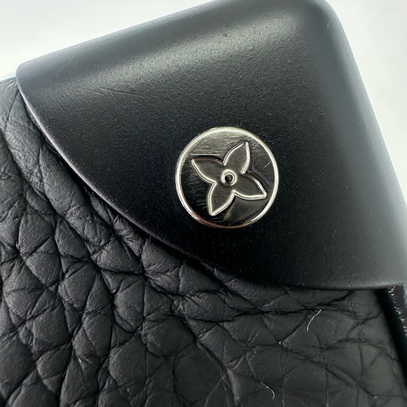 LV Mini Soft truck 黑色真皮壓紋 晶片款 單肩斜肩包-11