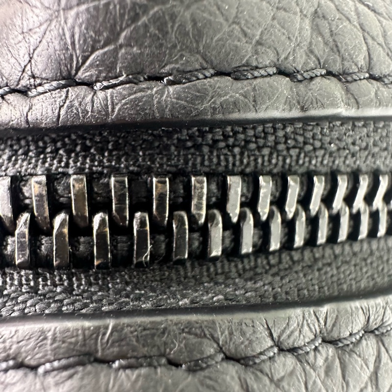 LV Mini Soft truck 黑色真皮壓紋 晶片款 單肩斜肩包-14