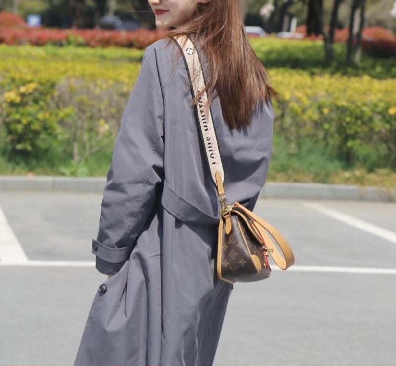 LV diane 法棍包黑色肩帶-7