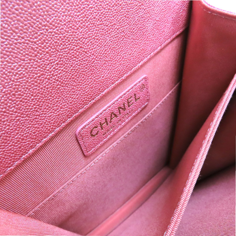 粉色 荔枝紋 牛皮 North South BOY 鍊帶 金扣 肩背包【CHANEL 香奈兒】 AS0130-5