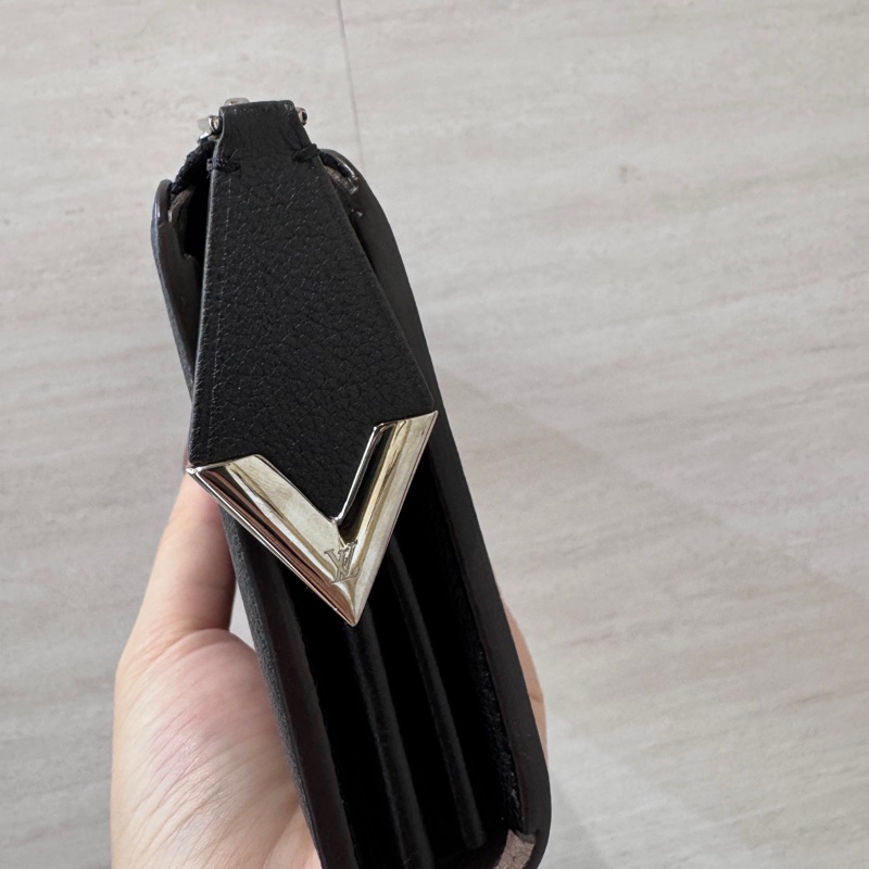 LV Comete 黑牛皮拉鍊長夾 少見款-6
