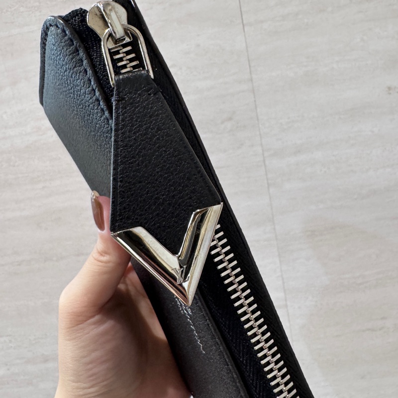 LV Comete 黑牛皮拉鍊長夾 少見款-7