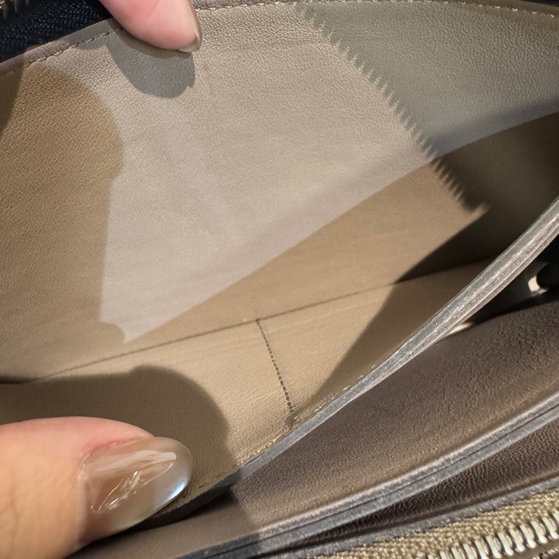 LV Comete 黑牛皮拉鍊長夾 少見款-11