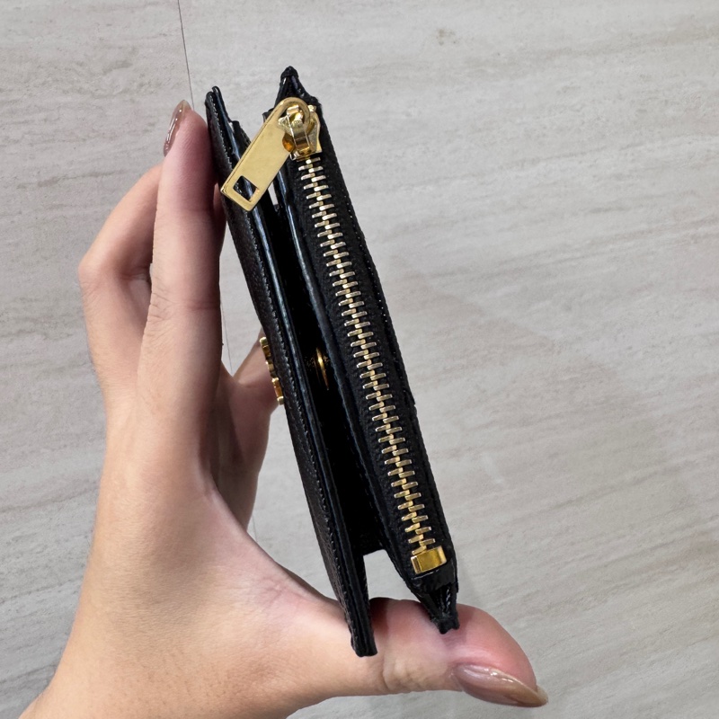 YSL 黑金魚子醬短夾 近全新-4