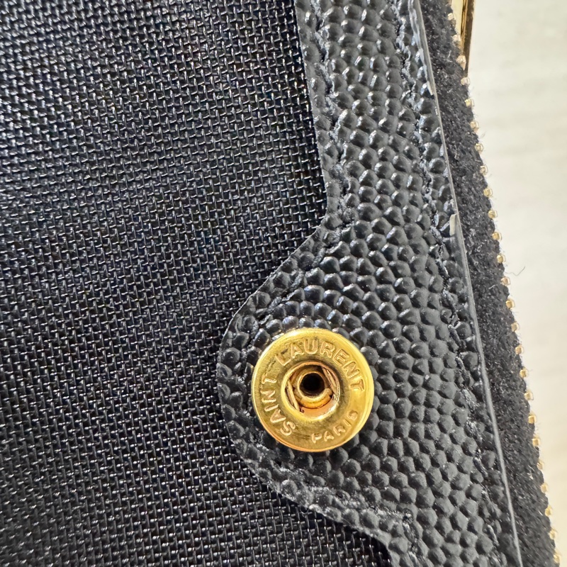 YSL 黑金魚子醬短夾 近全新-6