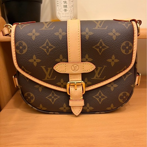 LV 路易威登 雙子星 Saumur bb /斜背包/經典老花/97新美品