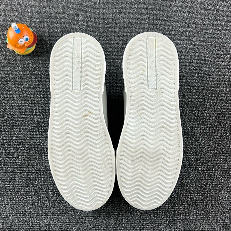 Prada普拉達小白鞋 尺碼35.5整體成色不錯 下地次數不多-5