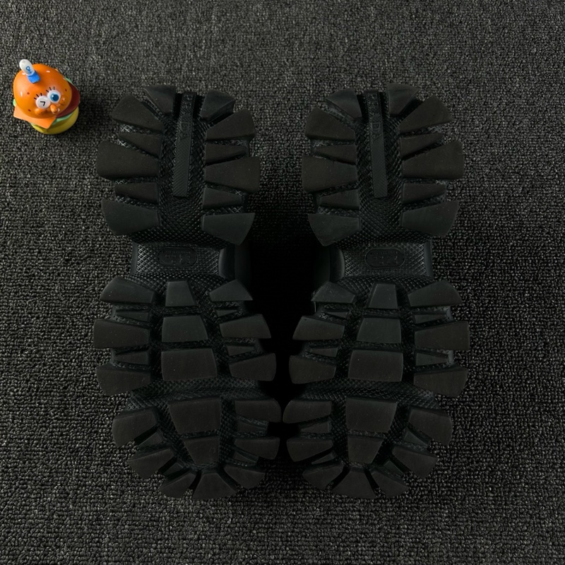 Prada普拉達黑色機能鞋 尺碼35.5 整體成色不錯下地次數不多-9