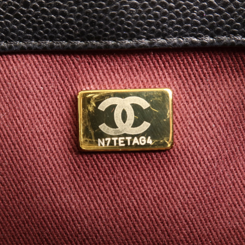 CHANEL 牛皮皮革Bucket Bag金扣肩背袋-11