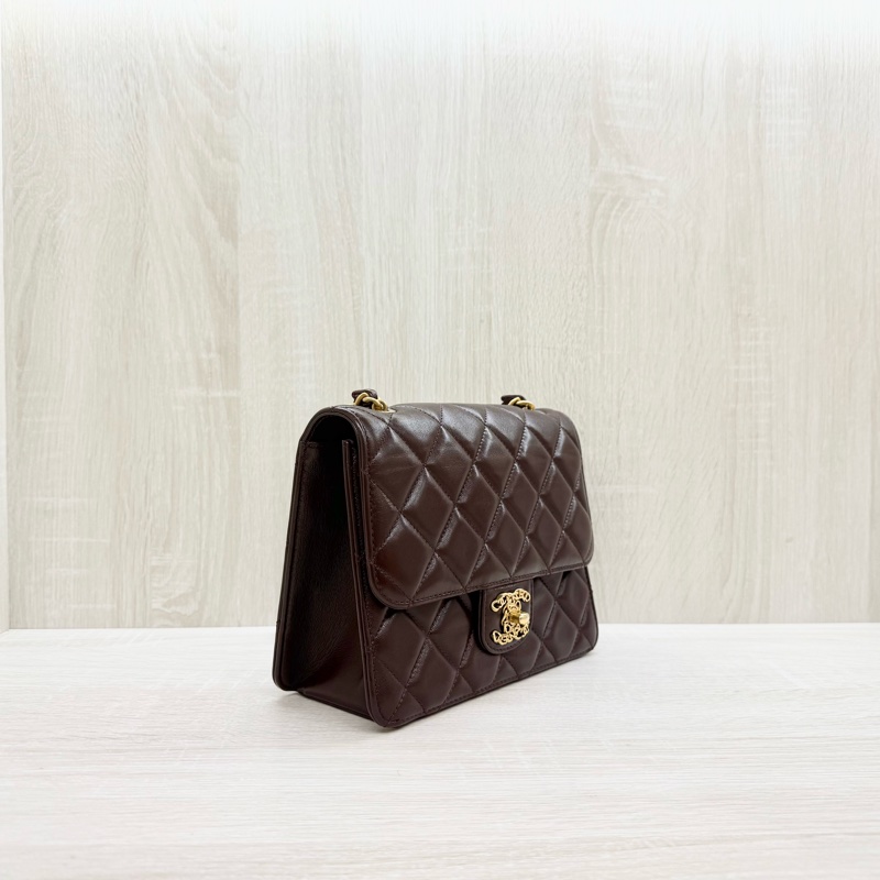 CHANEL酒紅色金釦羊皮23A季節款口蓋包AS4056-3