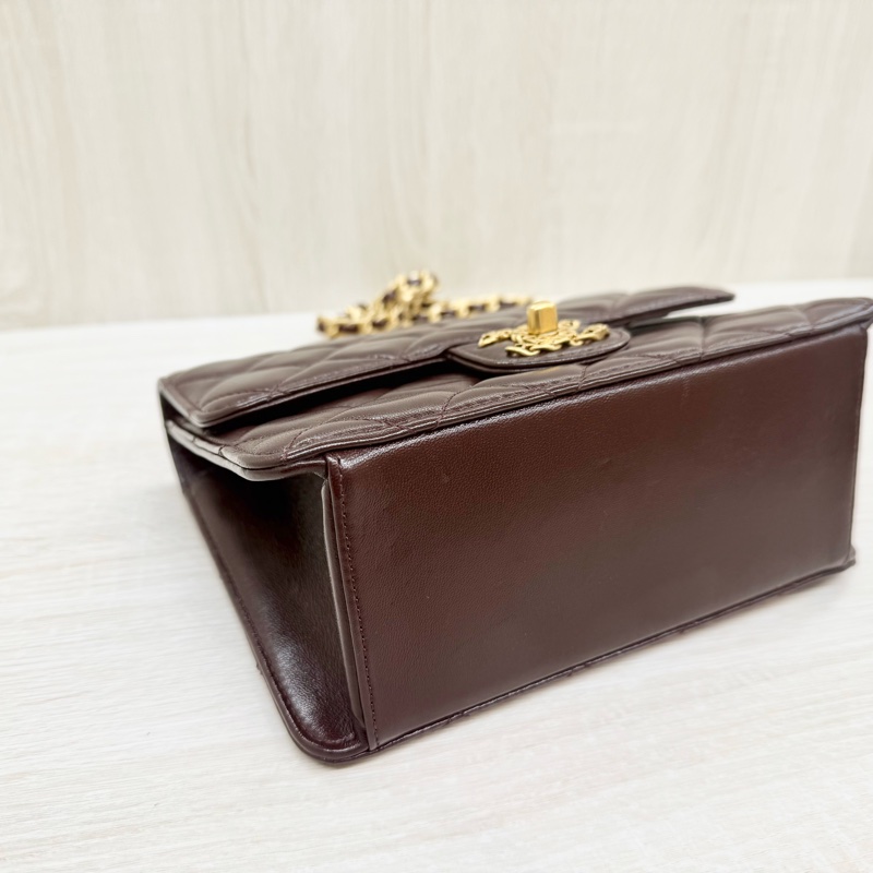 CHANEL酒紅色金釦羊皮23A季節款口蓋包AS4056-12