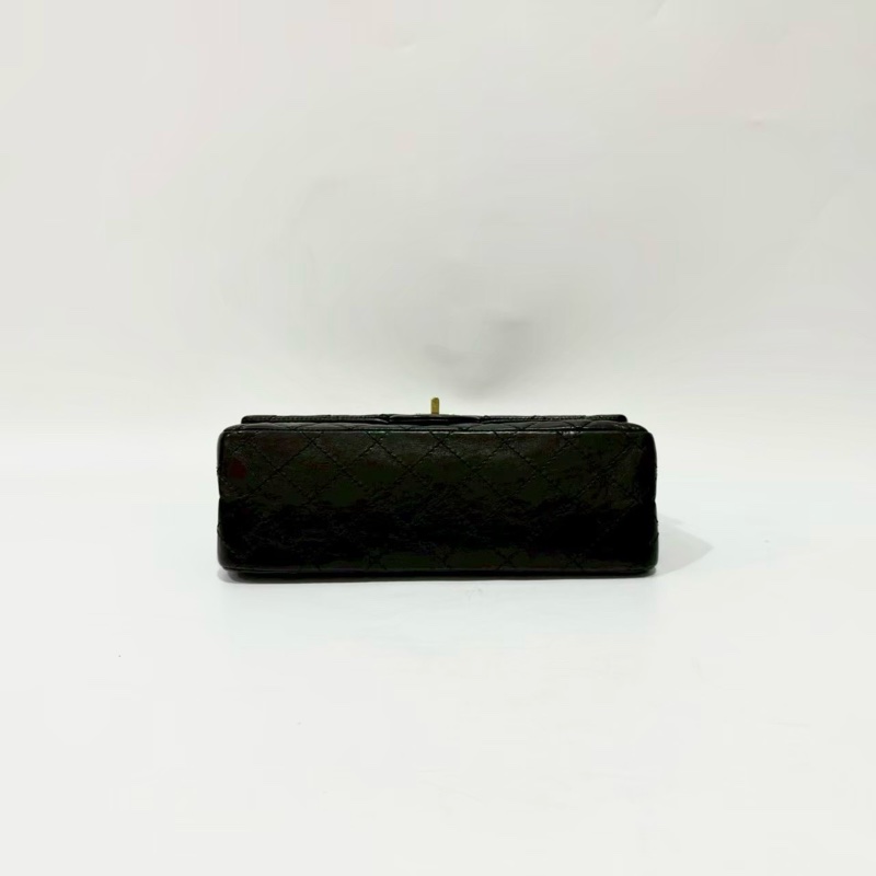 Chanel黑色復古金釦揉製牛皮2.55 24CM側背包A37586-5