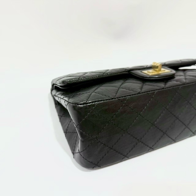 Chanel黑色復古金釦揉製牛皮2.55 24CM側背包A37586-6