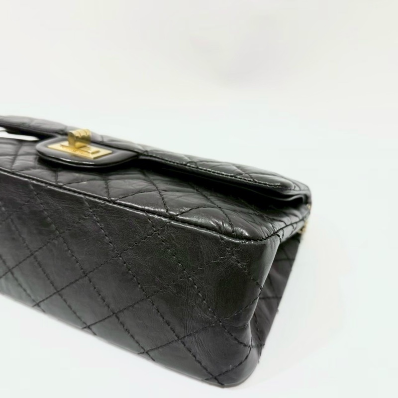 Chanel黑色復古金釦揉製牛皮2.55 24CM側背包A37586-7