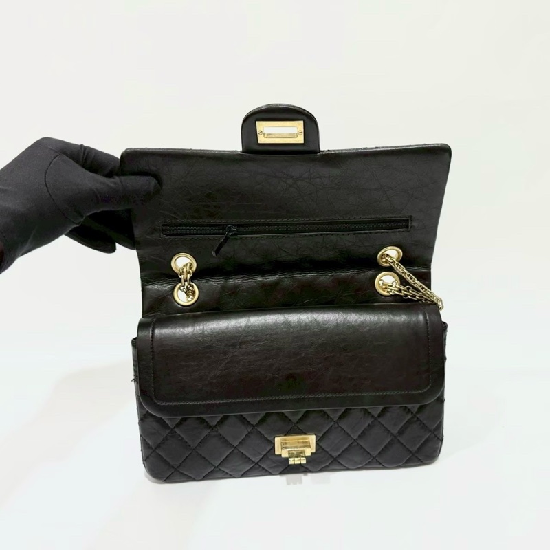 Chanel黑色復古金釦揉製牛皮2.55 24CM側背包A37586-10