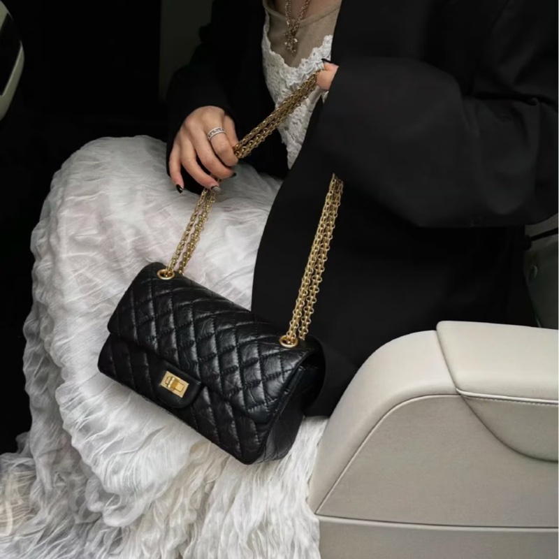 Chanel黑色復古金釦揉製牛皮2.55 24CM側背包A37586-1