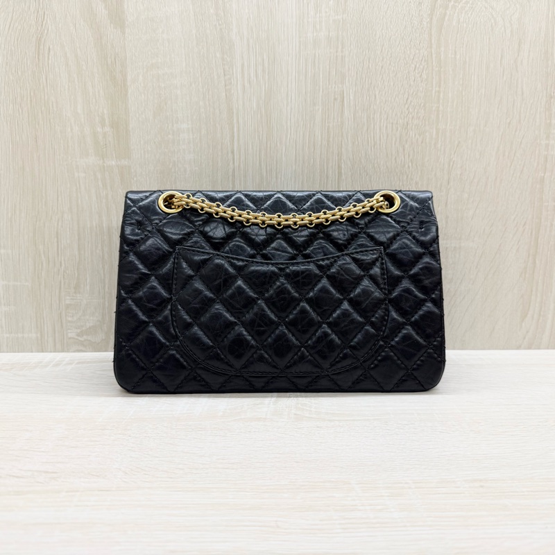 Chanel黑色復古金釦揉製牛皮2.55 24CM側背包A37586-3