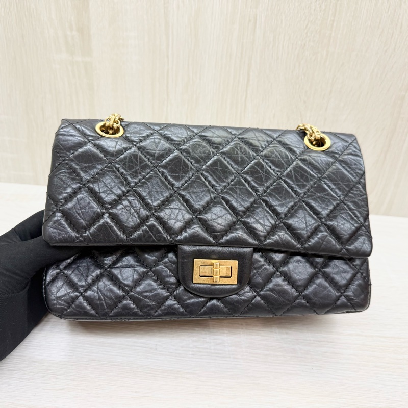 Chanel黑色復古金釦揉製牛皮2.55 24CM側背包A37586-7