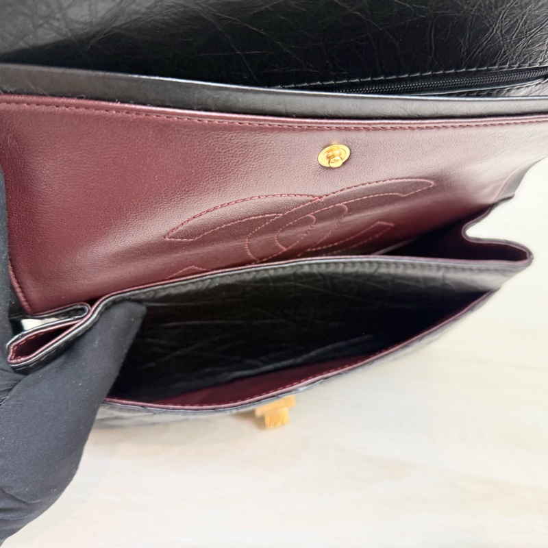 Chanel黑色復古金釦揉製牛皮2.55 24CM側背包A37586-13