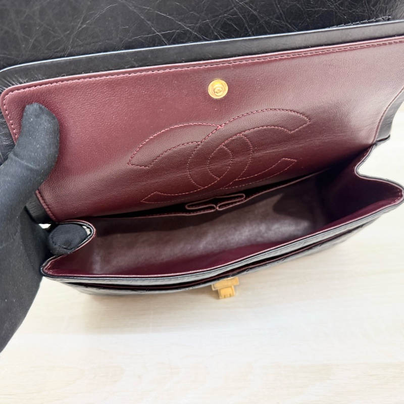 Chanel黑色復古金釦揉製牛皮2.55 24CM側背包A37586-16