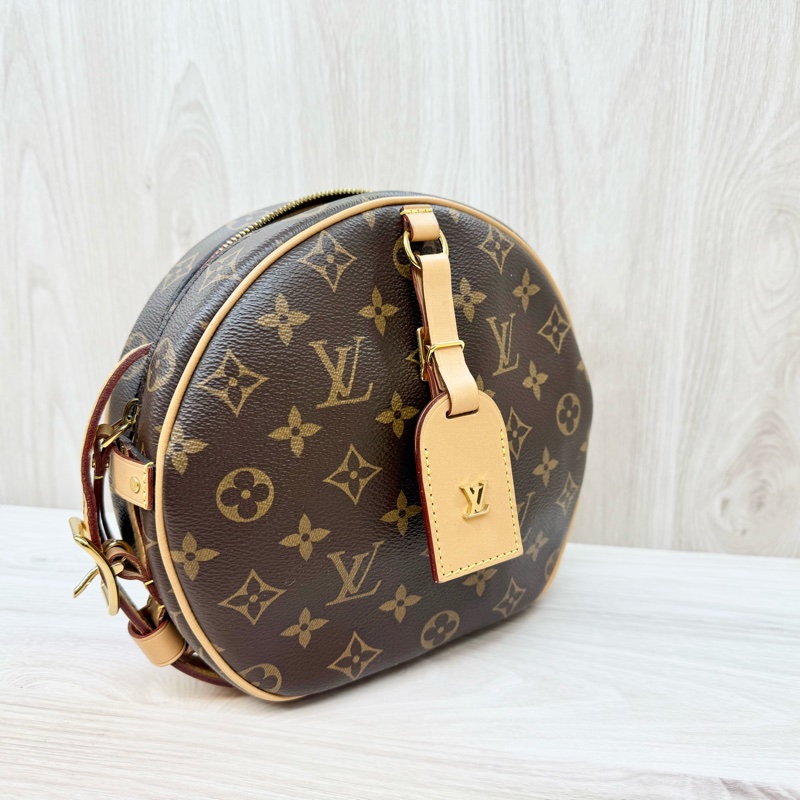 LV原花Boite Chapeau Souple 吊牌軟圓餅MM斜背包M45647-4