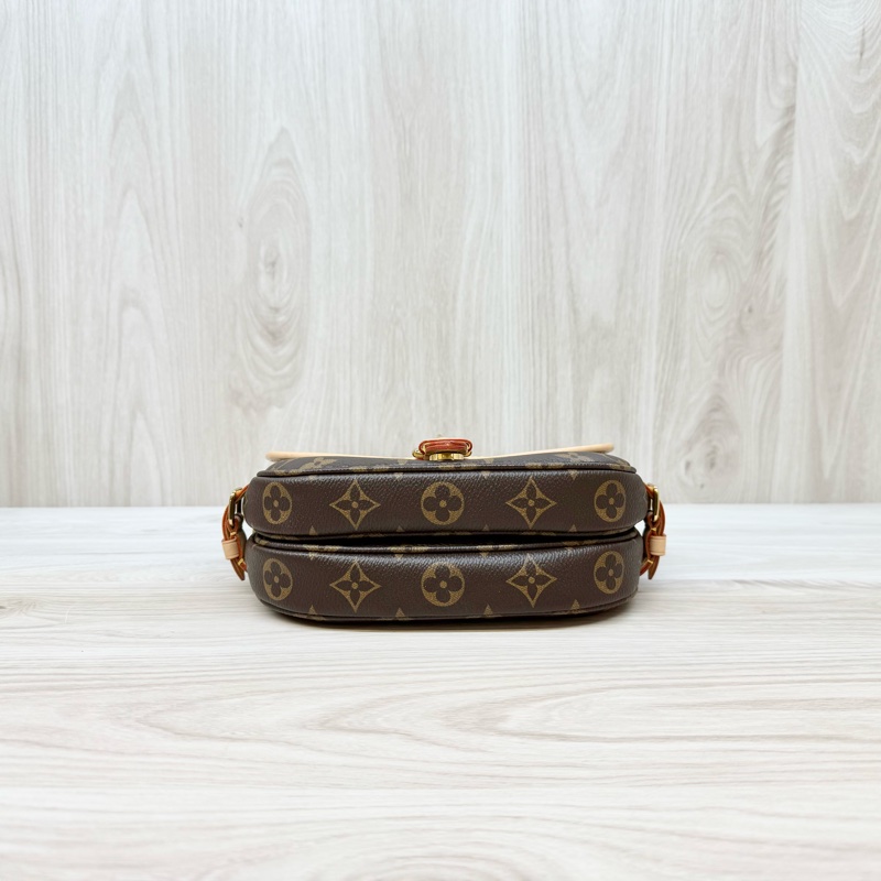 LV原花金釦Saumur BB雙子星手提斜背包M46740-4