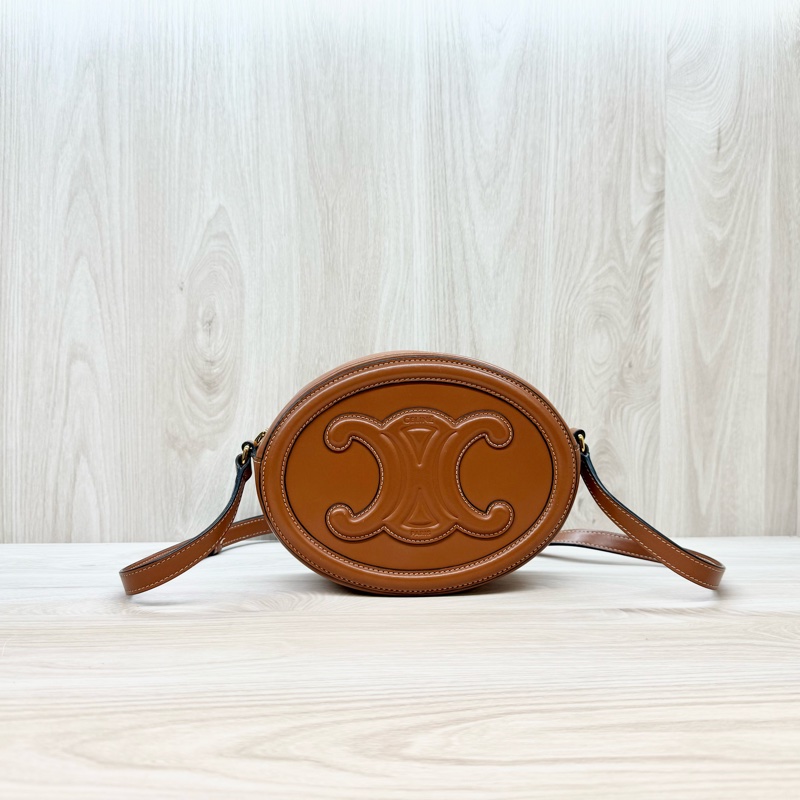 CELINE棕色牛皮TRIOMPHE橢圓側背包198603DXC-0