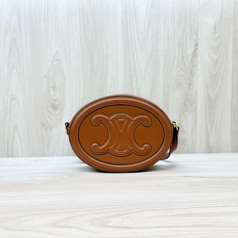 CELINE棕色牛皮TRIOMPHE橢圓側背包198603DXC-1