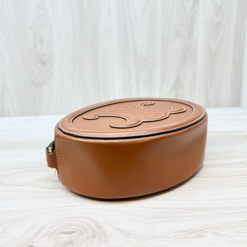 CELINE棕色牛皮TRIOMPHE橢圓側背包198603DXC-6