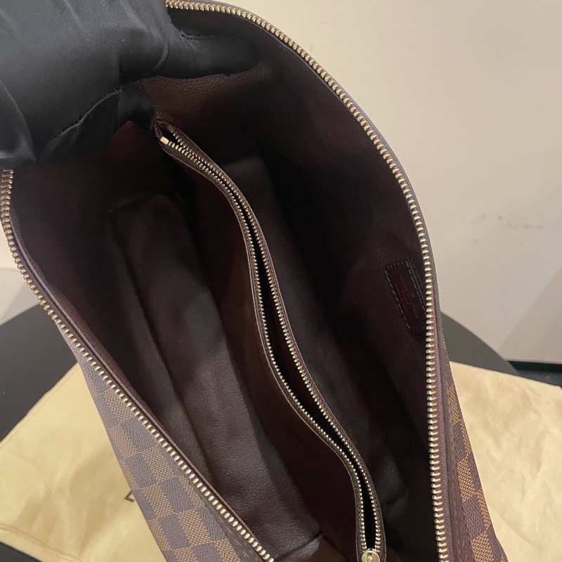 LV 棋盤格 洗漱包手拿包-4