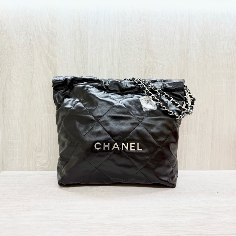 CHANEL黑色小牛皮銀鍊小號22包/AS3260-0