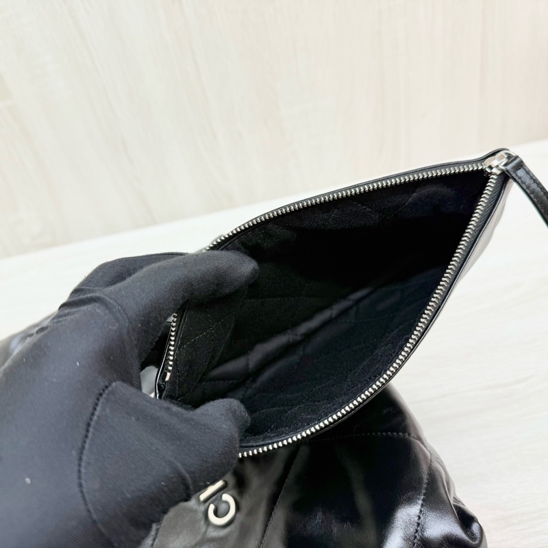 CHANEL黑色小牛皮銀鍊小號22包/AS3260-14