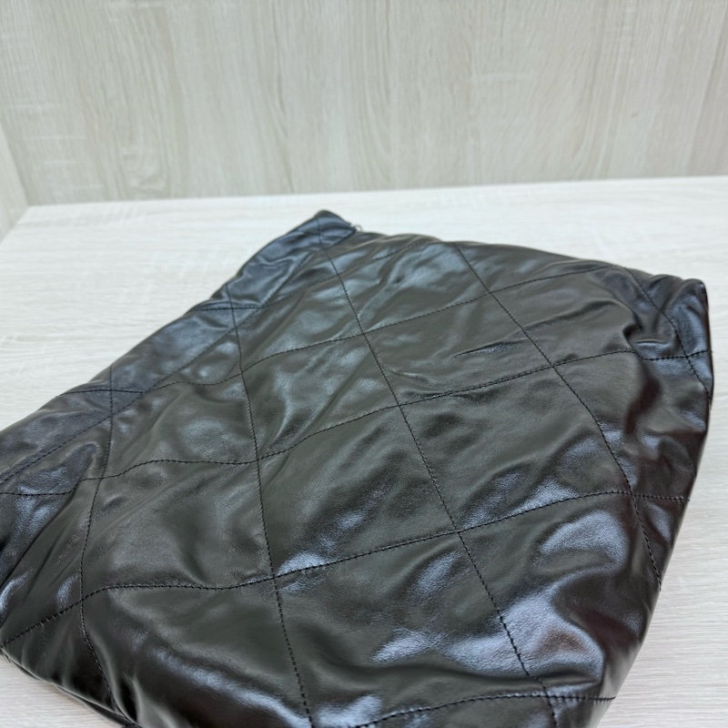 CHANEL黑色小牛皮銀鍊小號22包/AS3260-17