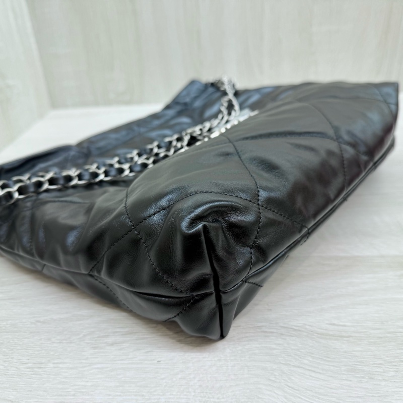 CHANEL黑色小牛皮銀鍊小號22包/AS3260-19