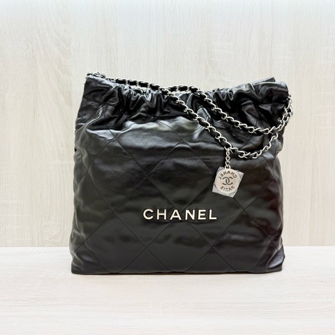 CHANEL黑色小牛皮銀鍊中號22包/AS3261