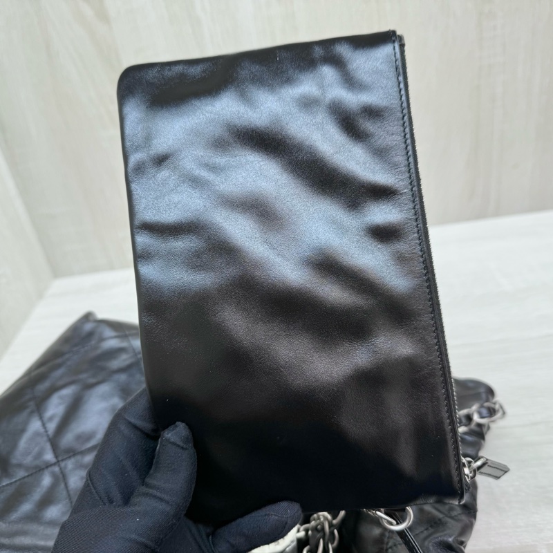 CHANEL黑色小牛皮銀鍊中號22包/AS3261-13