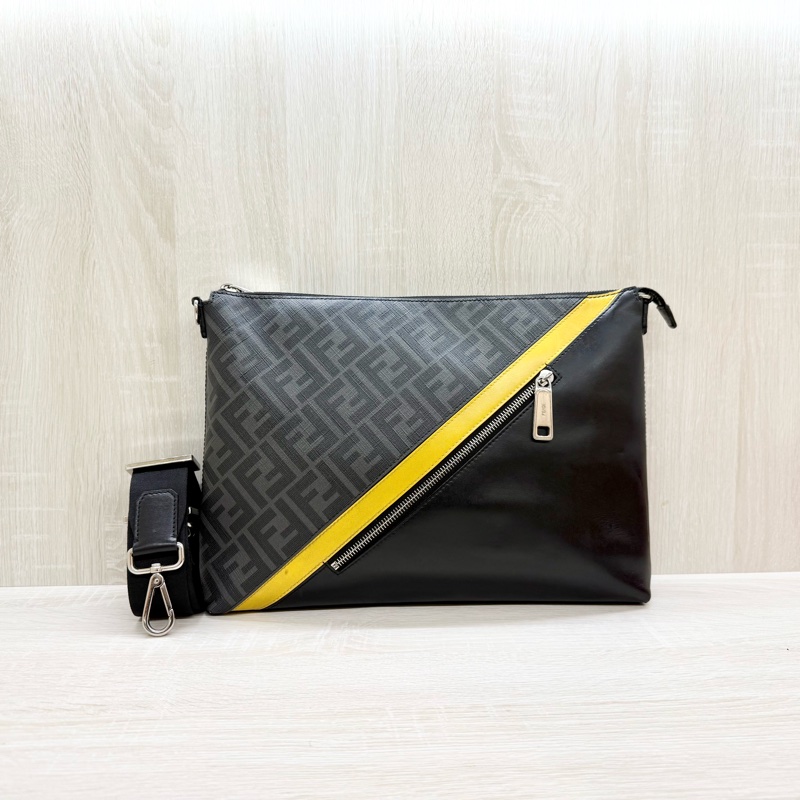 FENDI黑灰拼黃色一字拉鍊側背包7VA470ALKAF0R2A-0