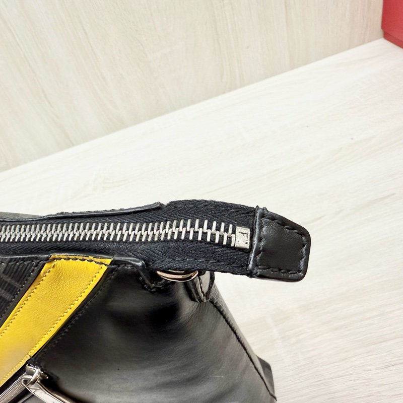 FENDI黑灰拼黃色一字拉鍊側背包7VA470ALKAF0R2A-13