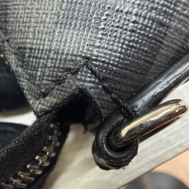 FENDI黑灰拼黃色一字拉鍊側背包7VA470ALKAF0R2A-20