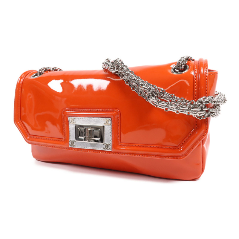 CHANEL 漆皮皮革Chain Shoulder Bag銀扣肩背袋-1