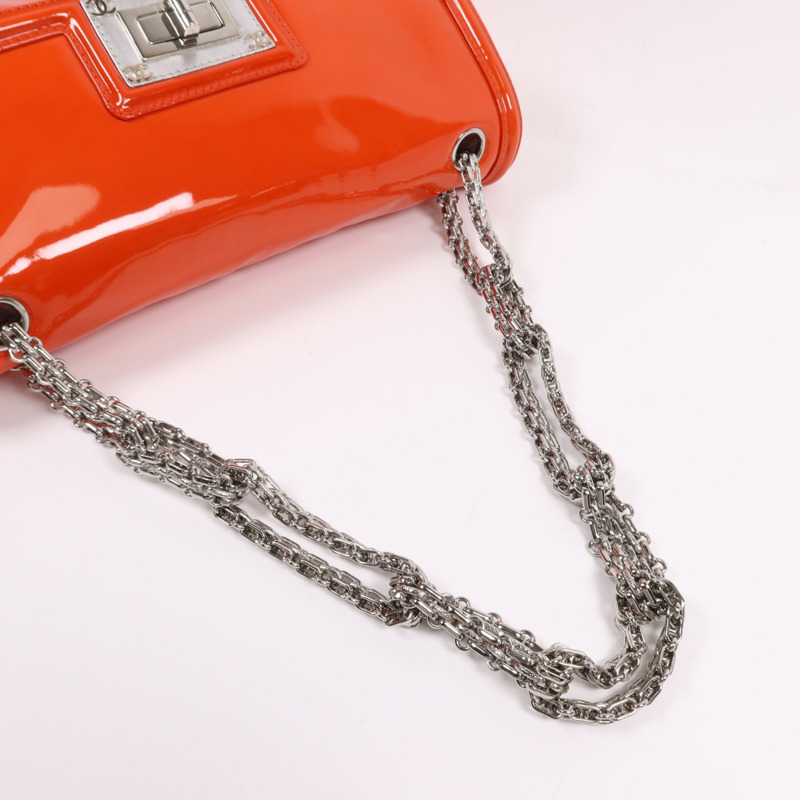 CHANEL 漆皮皮革Chain Shoulder Bag銀扣肩背袋-6