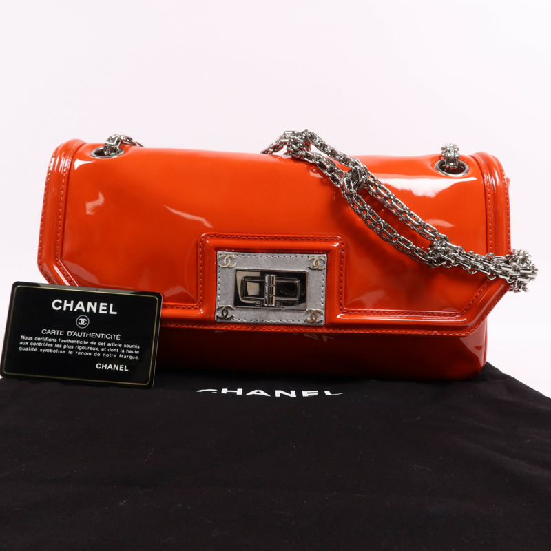 CHANEL 漆皮皮革Chain Shoulder Bag銀扣肩背袋-7