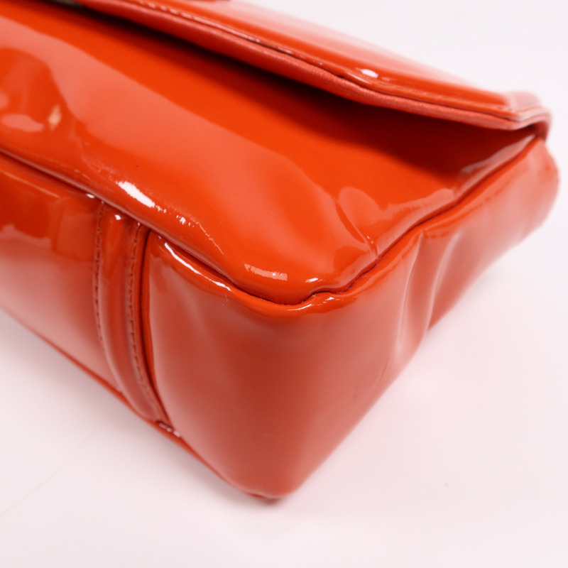 CHANEL 漆皮皮革Chain Shoulder Bag銀扣肩背袋-9