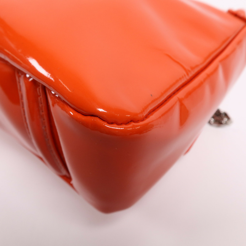 CHANEL 漆皮皮革Chain Shoulder Bag銀扣肩背袋-11