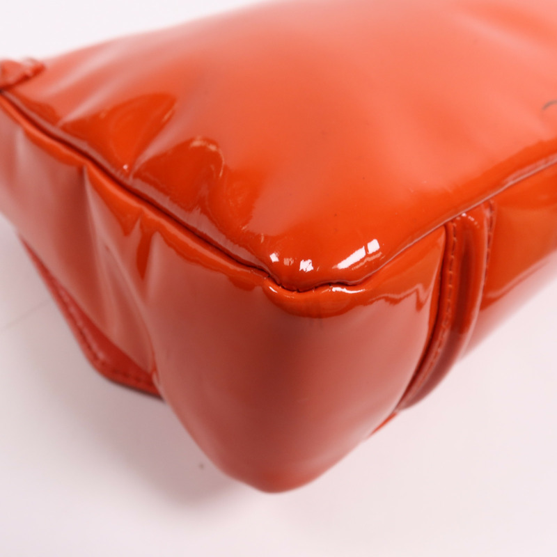 CHANEL 漆皮皮革Chain Shoulder Bag銀扣肩背袋-12